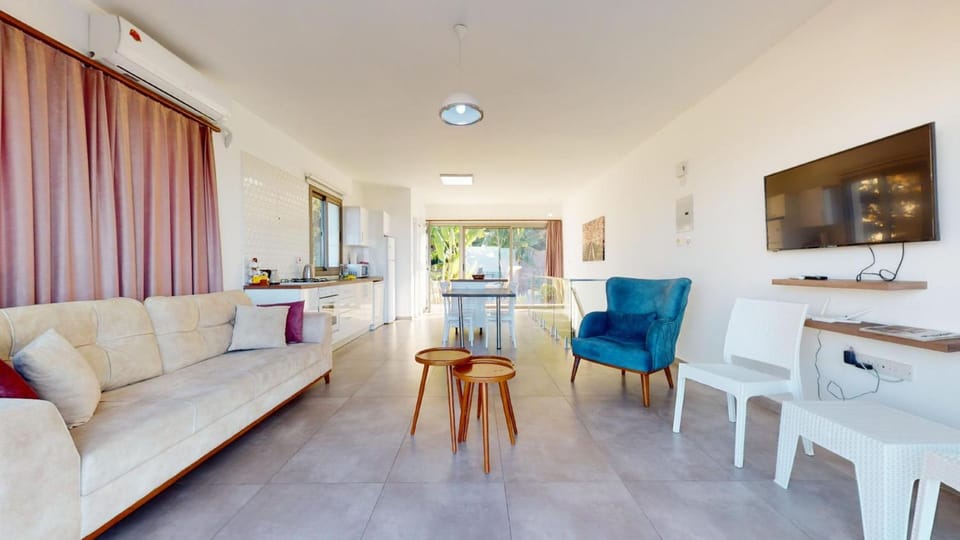 TV and multimedia, Kitchen or kitchenette, Living room, Seating area, Dining area