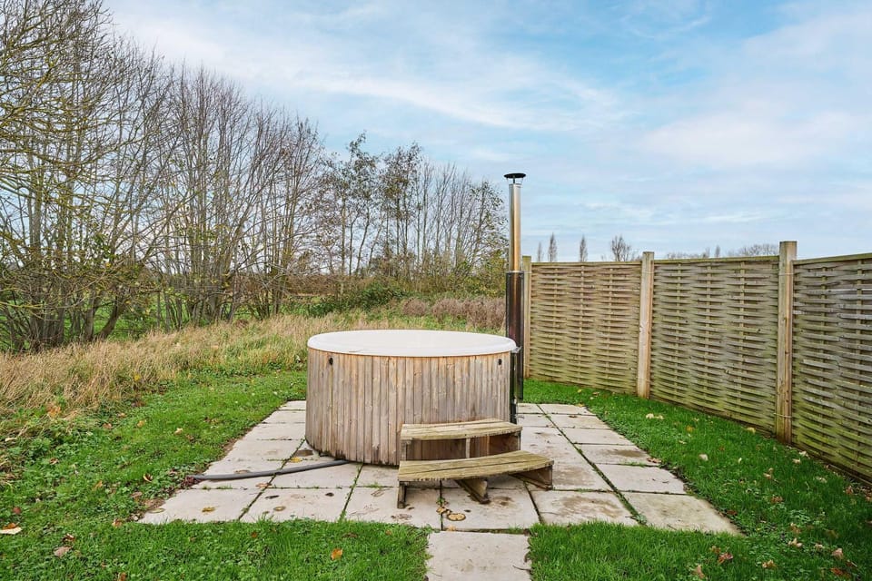 Garden, Hot Tub, Garden view