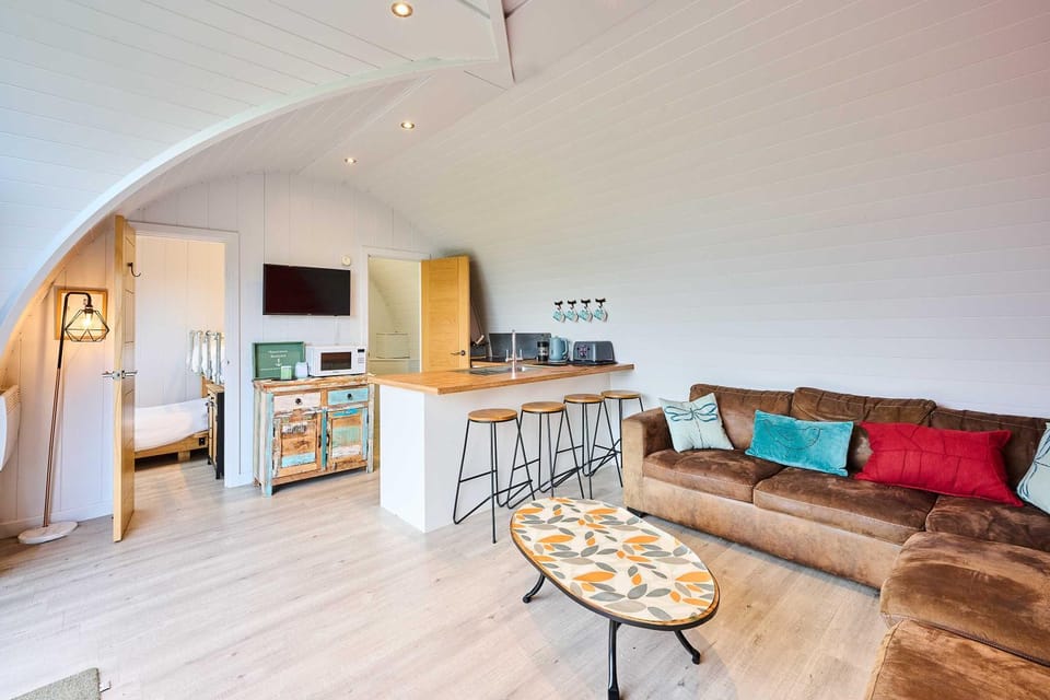 TV and multimedia, Kitchen or kitchenette, Seating area, Dining area, microwave