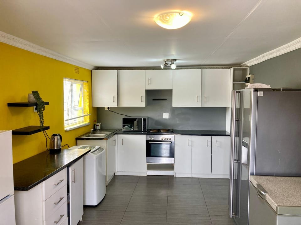 Unit 2 TraversHub Sleeps 6 Self-Catering Group Belhar, CT Apartment in Cape Town