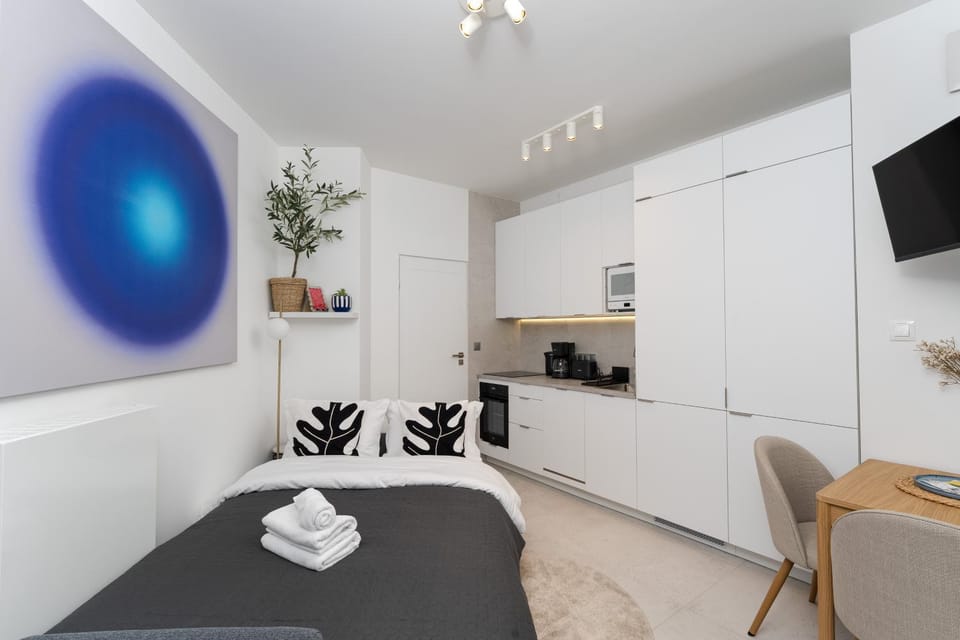 TV and multimedia, Kitchen or kitchenette, Living room, microwave, oven