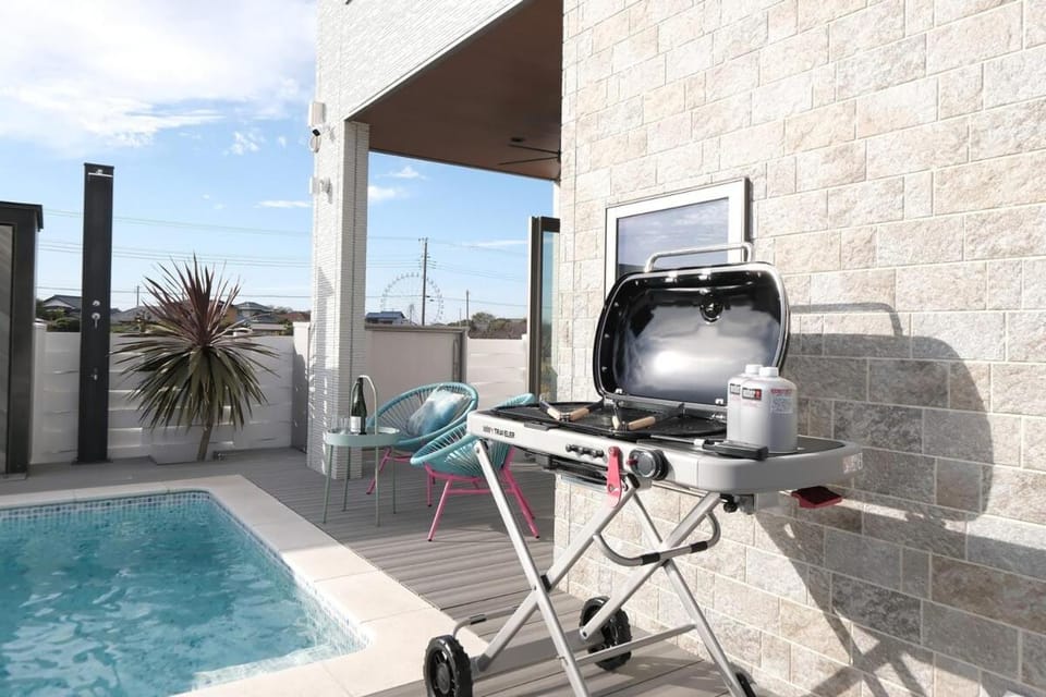 BBQ facilities, View (from property/room), Balcony/Terrace, Pool view