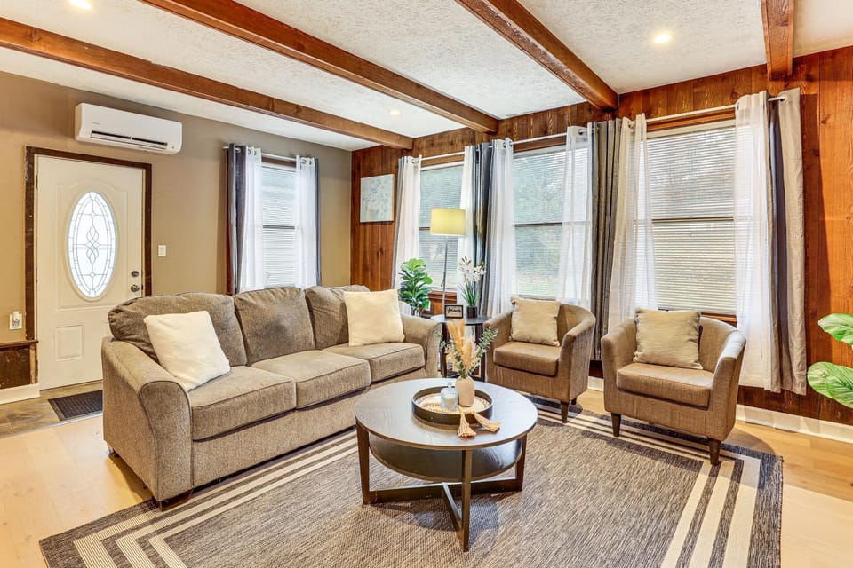 Inviting Family Home, 2 Mi to Eastwood Mall! House in Ohio