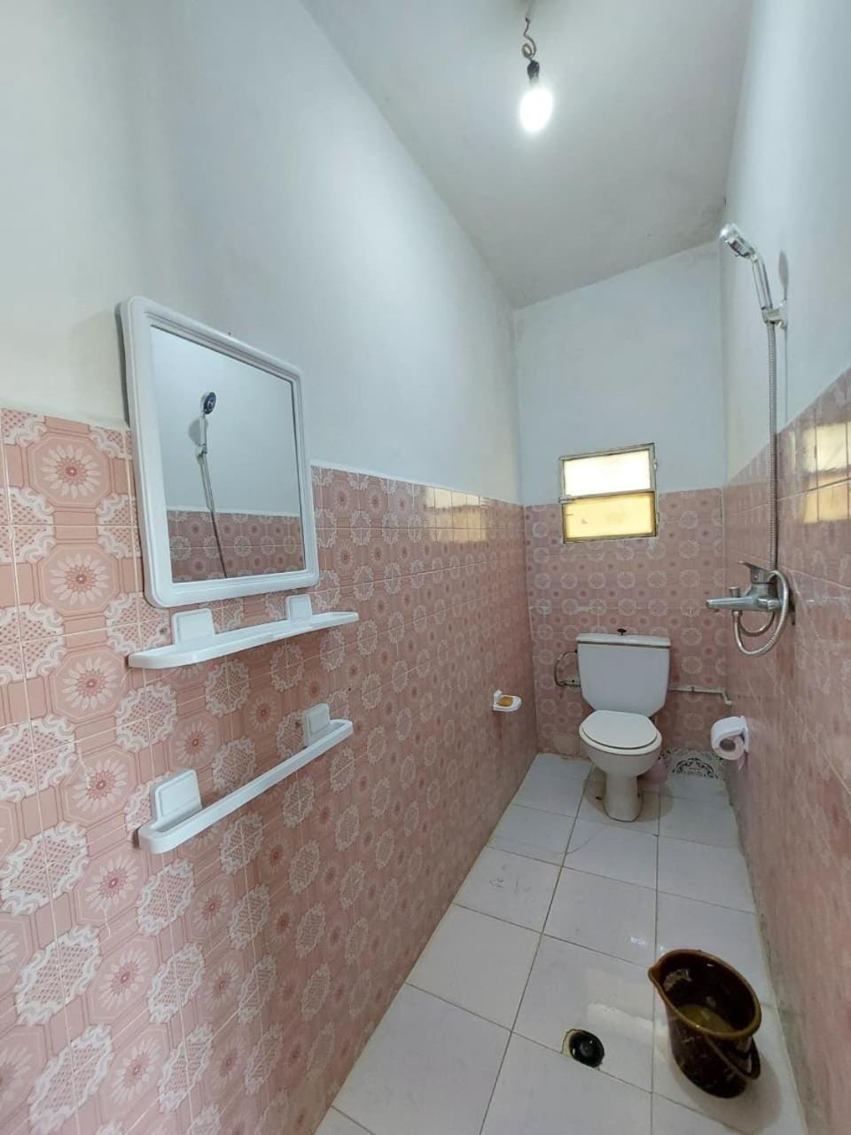 Shower, Toilet