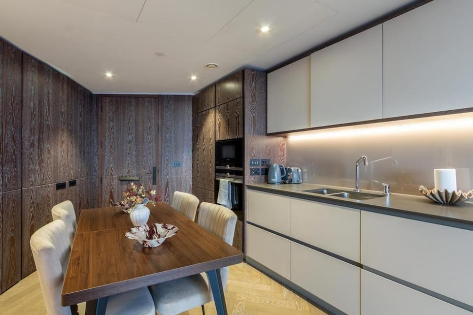 Coffee/tea facilities, Kitchen or kitchenette, Dining area