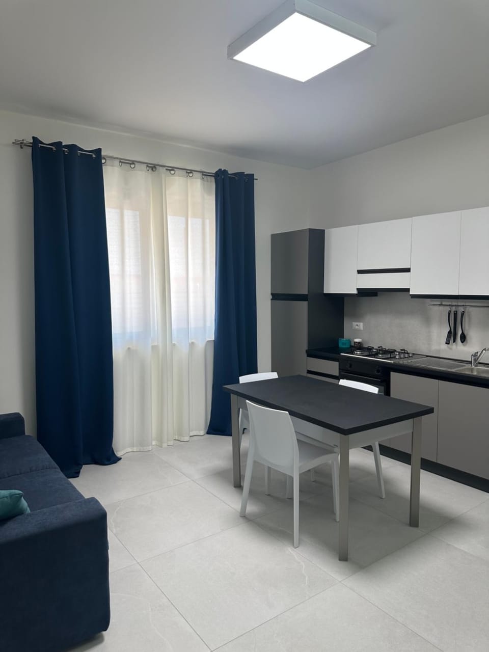 Kitchen or kitchenette, Dining area, stove