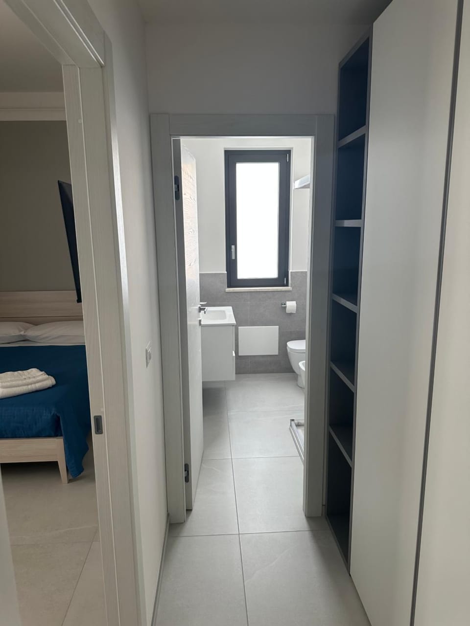 Toilet, Bed, Bathroom, Living room, Photo of the whole room, Bedroom, towels