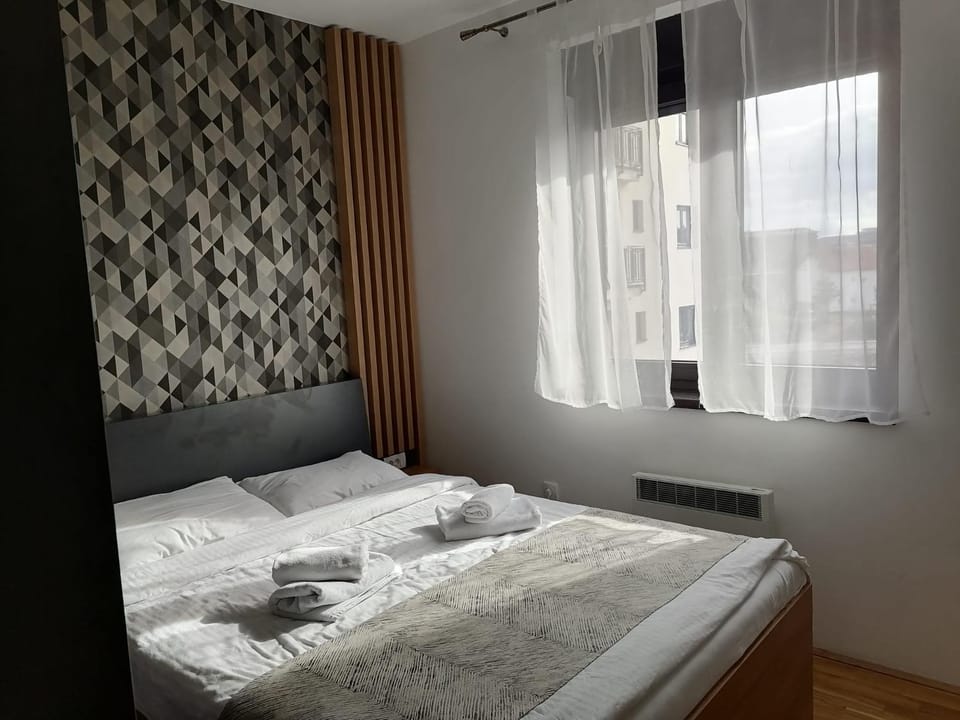 Bed, Photo of the whole room, Bedroom, towels