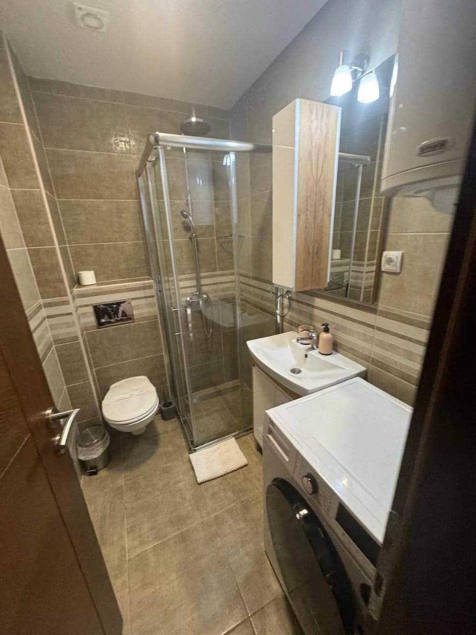 Shower, Toilet, Bathroom, towels