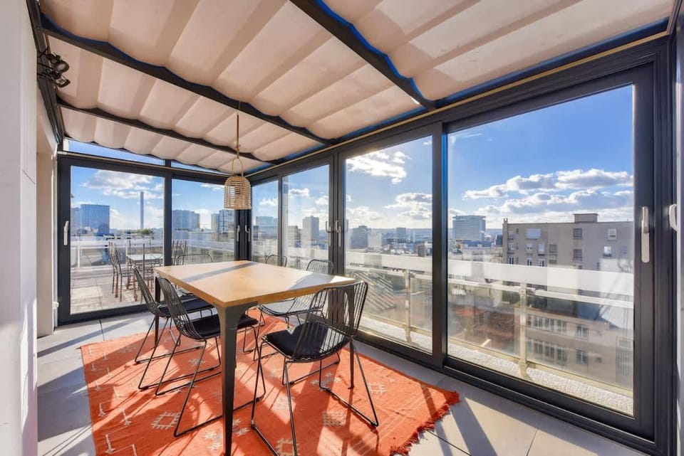 Splendide terrasse avec vue Tour Eiffel Apartment in Paris