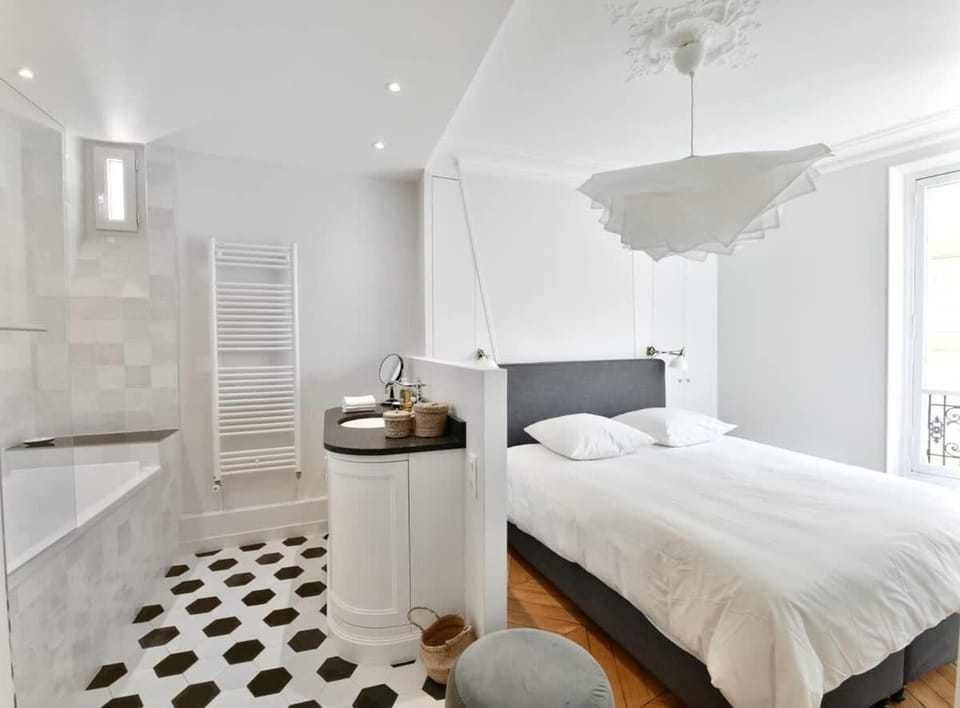 Bright Bon Marche StGermain designer 2BD2BA apt Apartment in Paris
