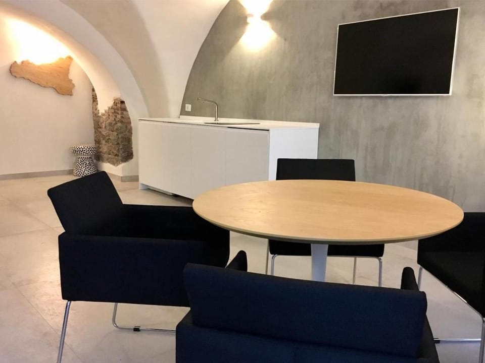 Modern and historic openspace in the center Apartment in Catania