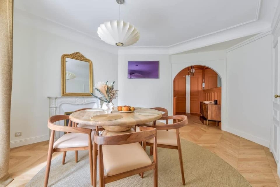 TOUR 1 Renovated 1 Bed Paris 75016 Passy Apartment in Paris