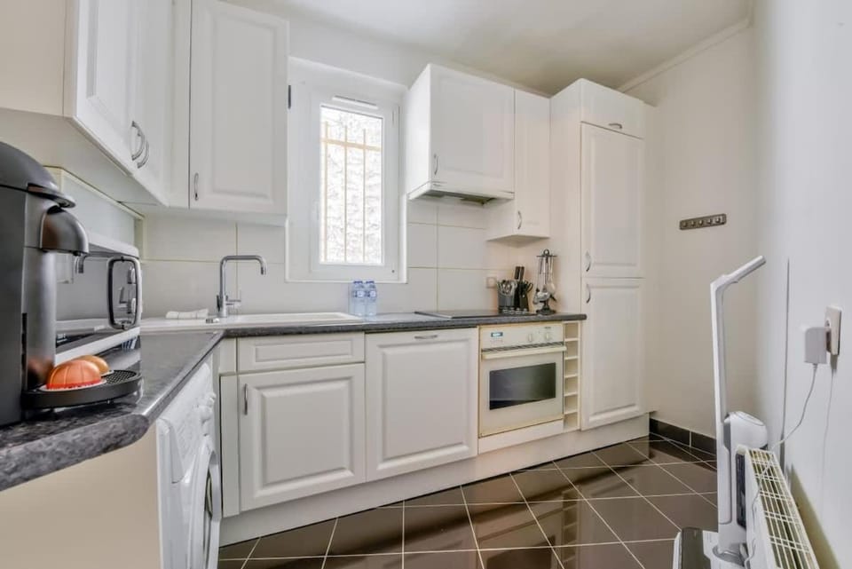 TOUR 1 Renovated 1 Bed Paris 75016 Passy Apartment in Paris