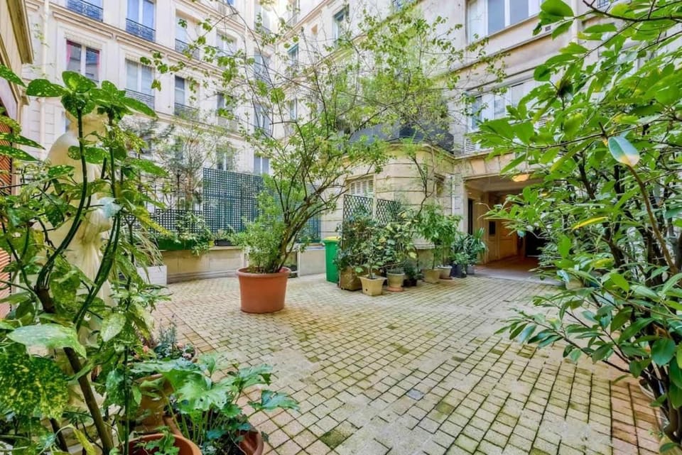 TOUR 1 Renovated 1 Bed Paris 75016 Passy Apartment in Paris