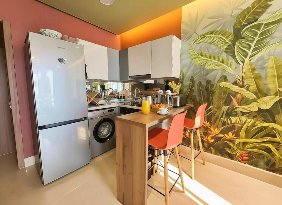 Kitchen or kitchenette, Dining area, oven, stove