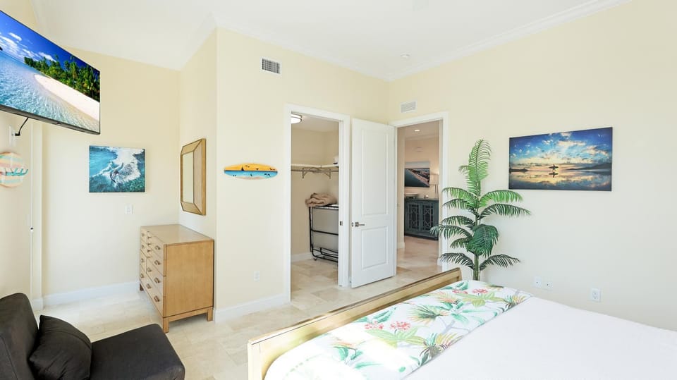 Bed, TV and multimedia, Bedroom