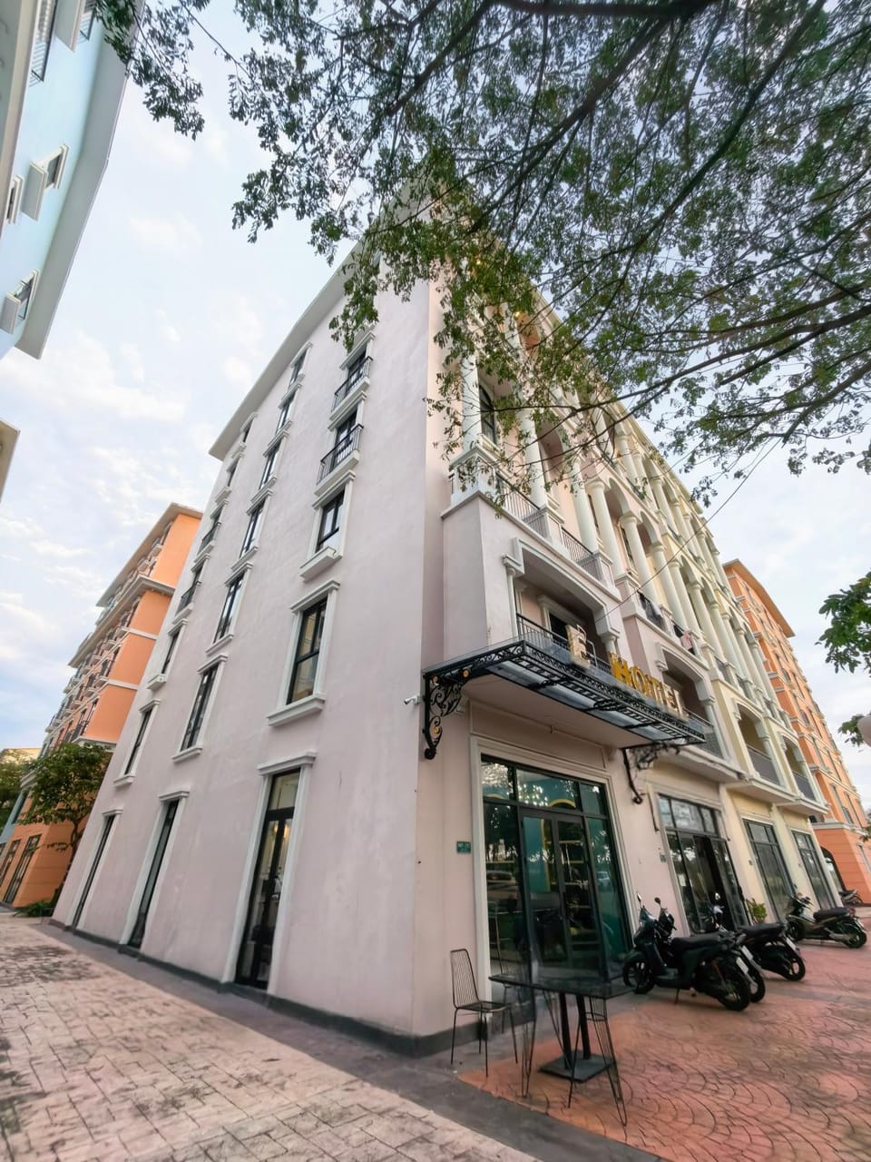 Property building, Day, City view, Quiet street view