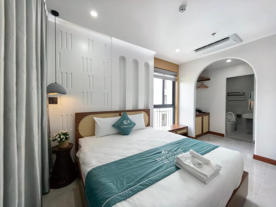 Coffee/tea facilities, Bedroom, towels, air conditioner