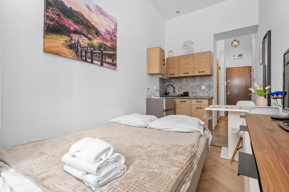 Bed, Kitchen or kitchenette, Photo of the whole room, Bedroom, towels
