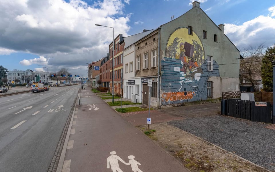Property building, Neighbourhood, Street view, Location