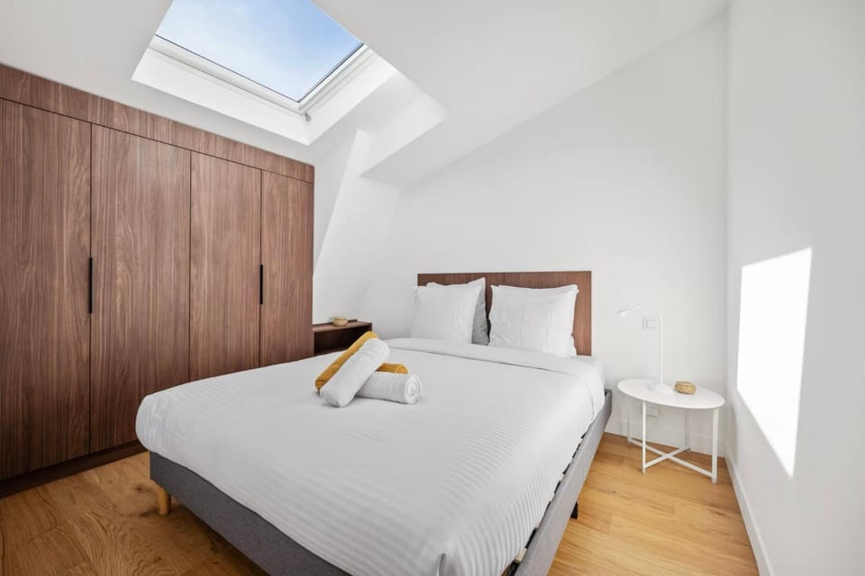 Photo of the whole room, Bedroom