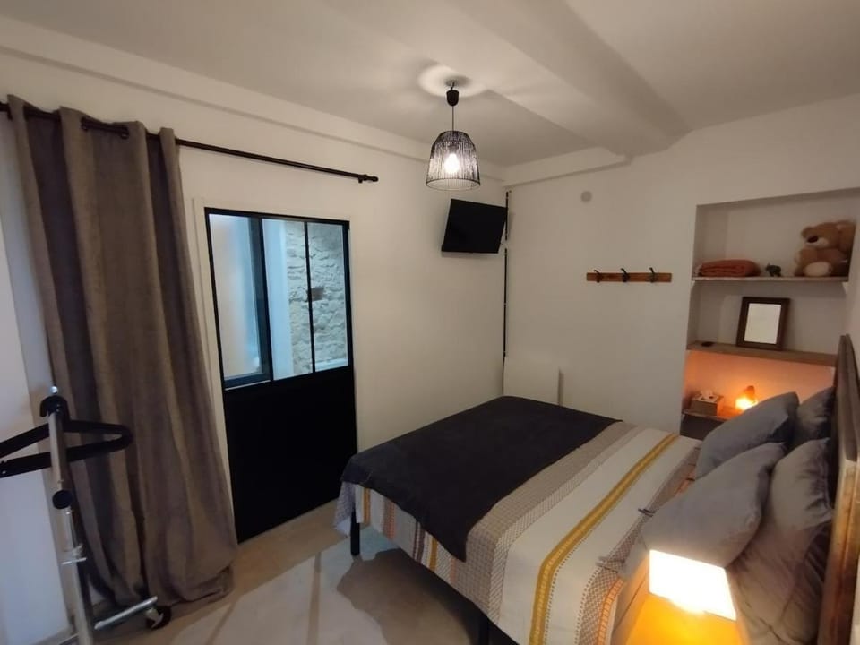 Joli appartement centre village au calme Apartment in Provence-Alpes-Côte d'Azur