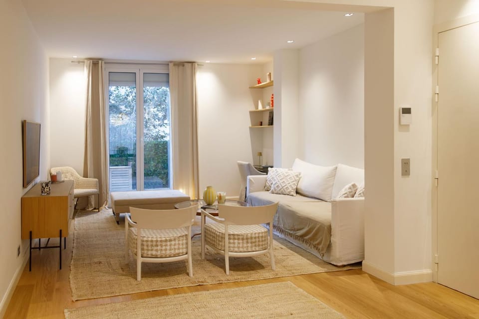 Living room, Photo of the whole room, Seating area