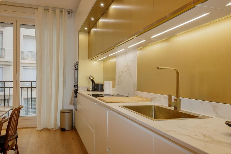 Kitchen or kitchenette