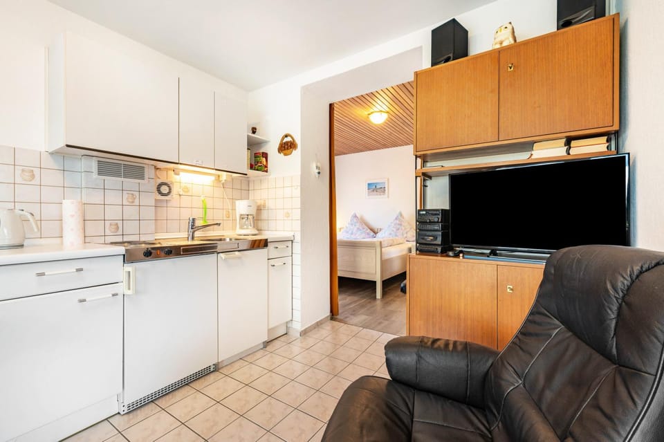 Property building, Kitchen or kitchenette, Living room