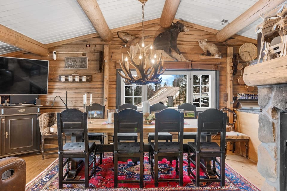 TV and multimedia, Kitchen or kitchenette, Living room, Seating area, Dining area