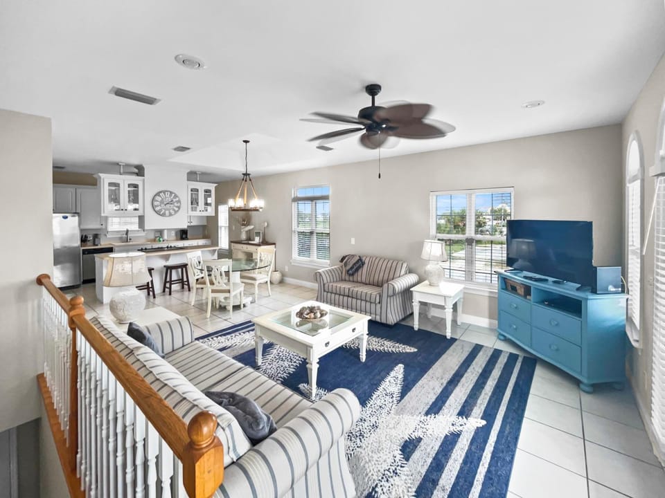Paradise by the Pier l Ocean Views l Dog Friendly l Steps to Pier Park Shopping and Restaurants House in Panama City Beach