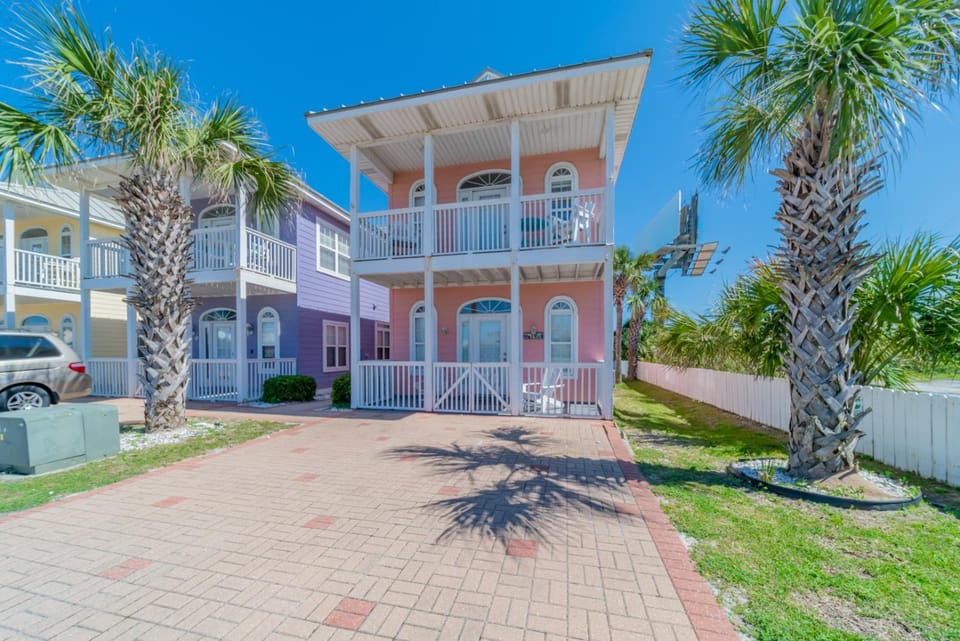 Paradise by the Pier l Ocean Views l Dog Friendly l Steps to Pier Park Shopping and Restaurants House in Panama City Beach