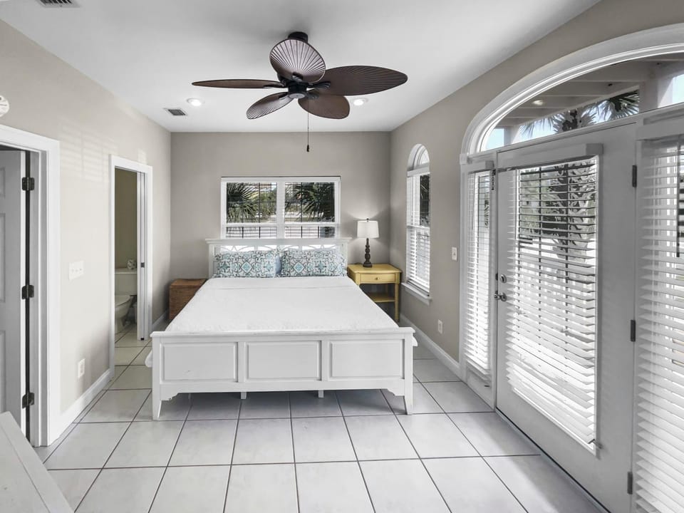 Paradise by the Pier l Ocean Views l Dog Friendly l Steps to Pier Park Shopping and Restaurants House in Panama City Beach