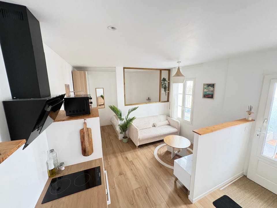 Bed, Living room, kitchen