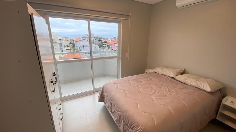 Bed, Bedroom, air conditioner