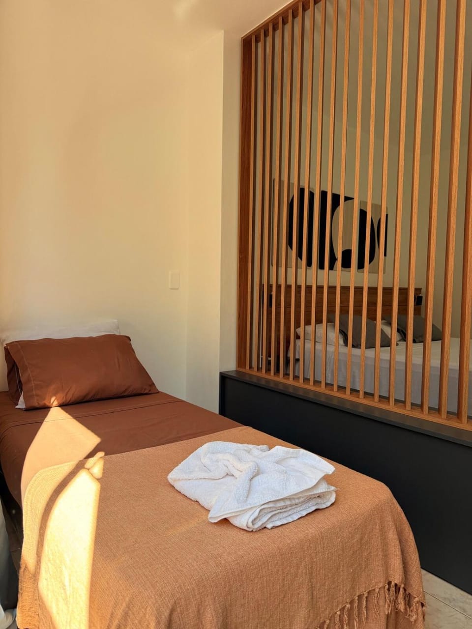 Bed, Bedroom, towels