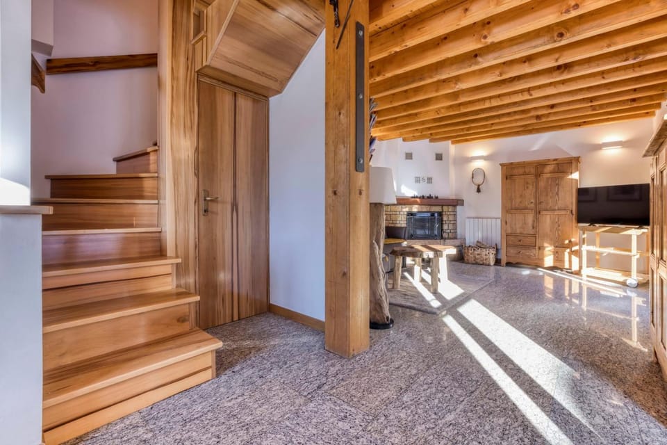 Chalet la Chouette - Intimate 2 bedroom demi-chalet ideally located Chalet in Chamonix