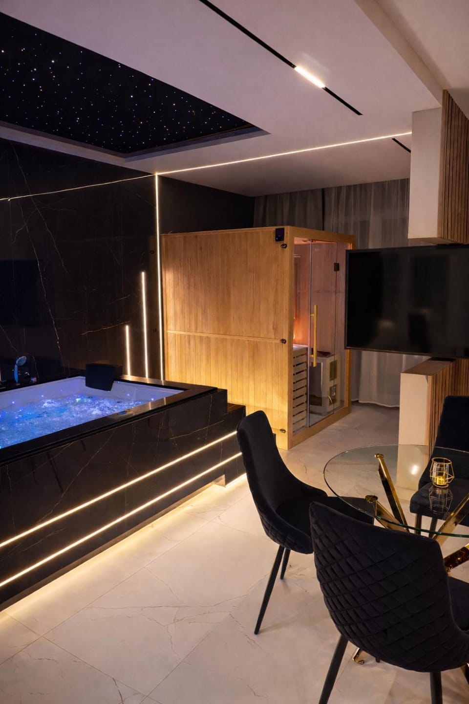 Hot Tub, Sauna, Living room