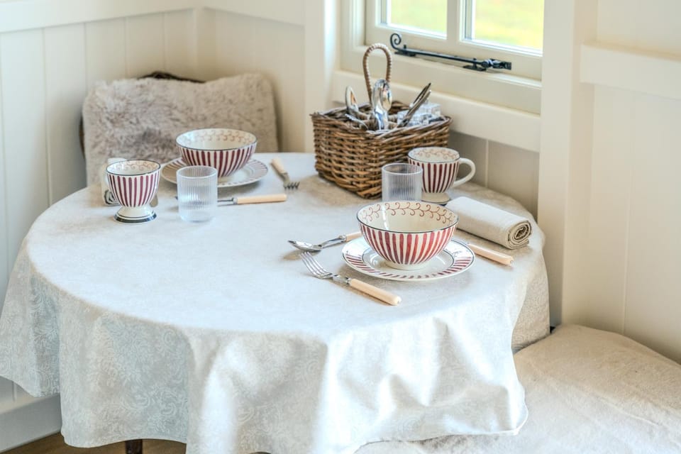 Red Robin Retreat Apartment in Broadway