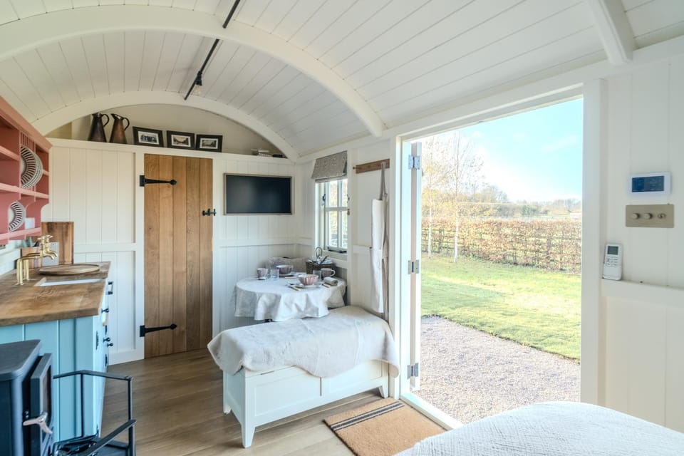 Red Robin Retreat Apartment in Broadway