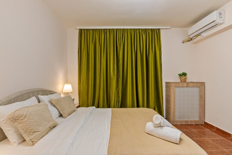 CityLight Apartment with Balcony and Self Check-in Apartment in Bucharest
