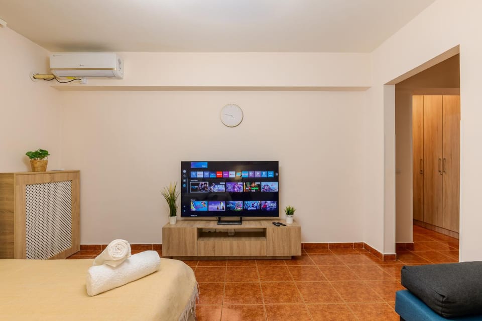 CityLight Apartment with Balcony and Self Check-in Apartment in Bucharest