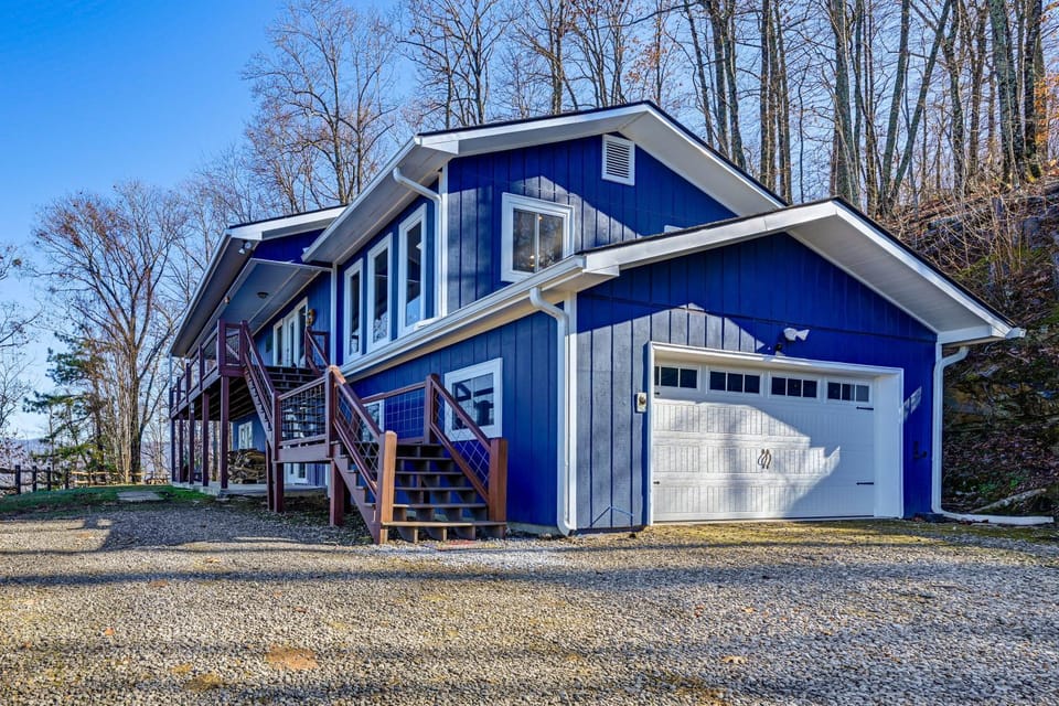 6 Mi to Chatuge Lake: Spacious Cabin w/ Mtn Views! Cabin in Shooting Creek