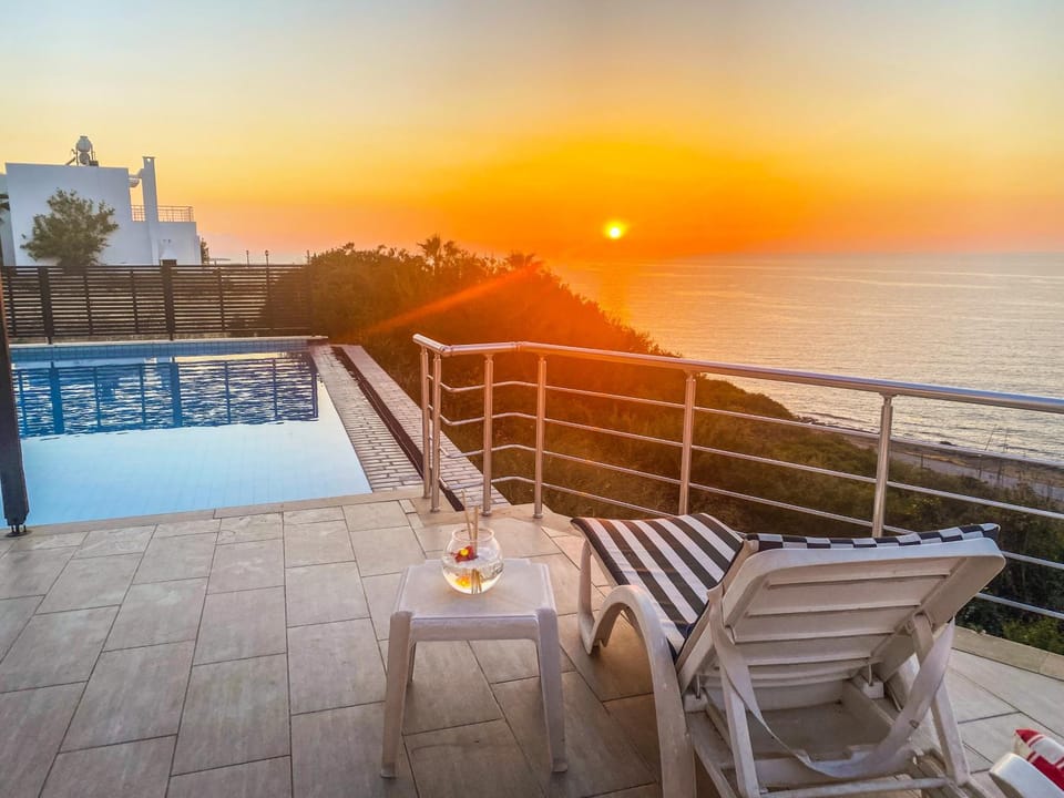 View (from property/room), Balcony/Terrace, Balcony/Terrace, Pool view, Sea view, Swimming pool, Swimming pool, Sunset, sunbed