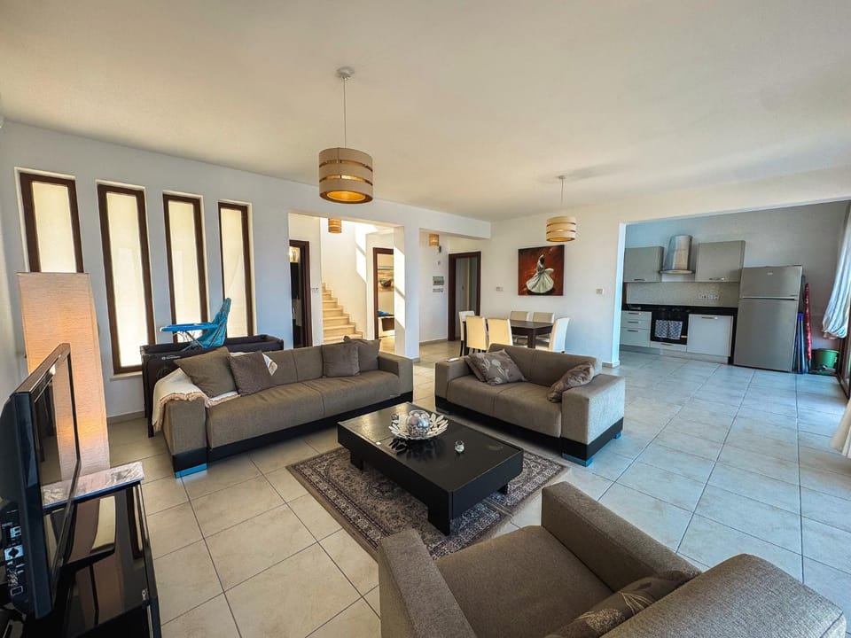 Communal lounge/ TV room, TV and multimedia, Living room, Seating area