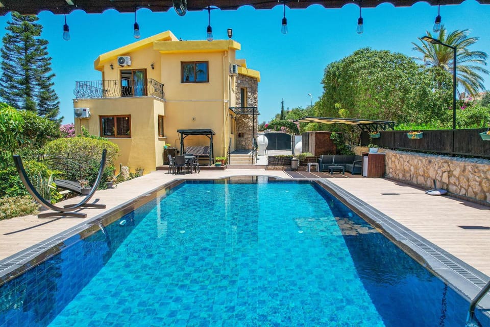 Property building, Patio, Spring, Day, Pool view, Swimming pool, sunbed