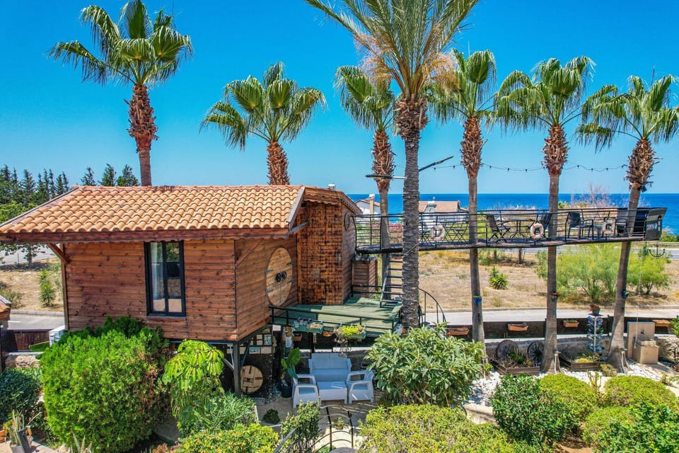Property building, Spring, Day, Natural landscape, Garden, Garden view, Sea view