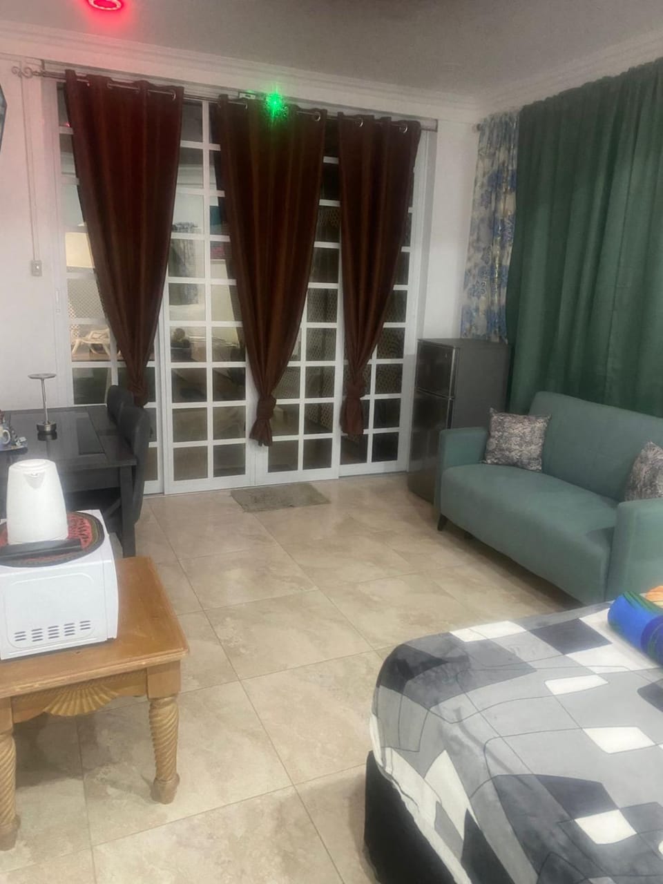 The Sky High Escape - 5 Mins from Airport & Beaches Bed and Breakfast in Crown Point