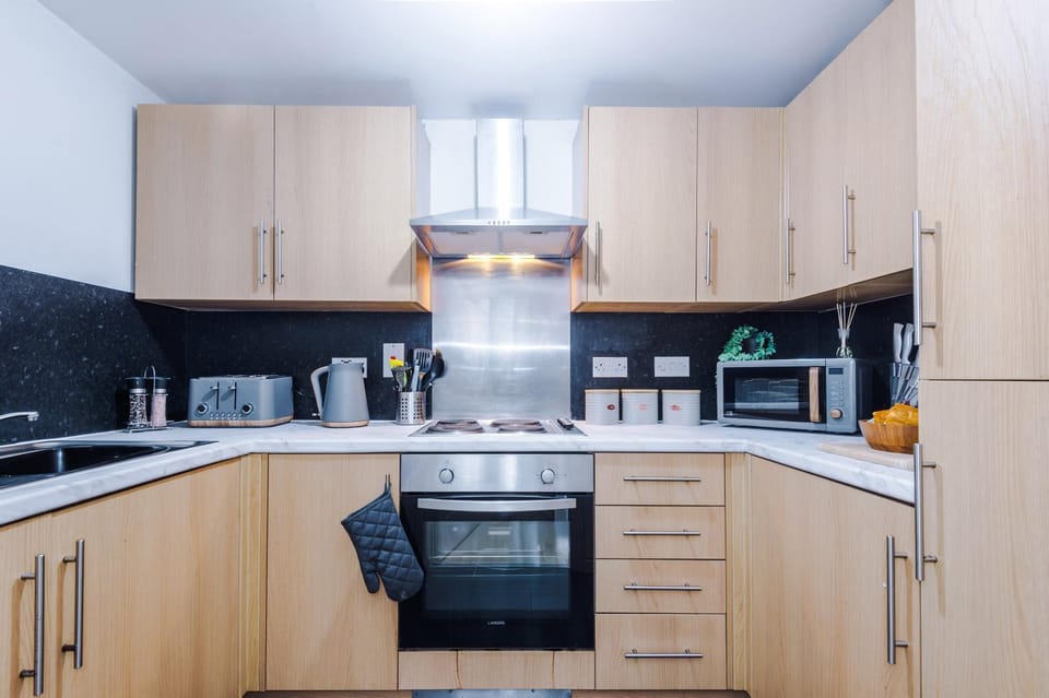 microwave, stove, toaster, kitchen